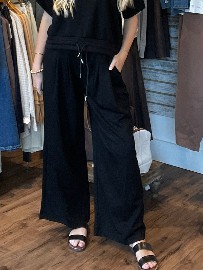 Pleated Wide-Leg Lounge Pant in Black