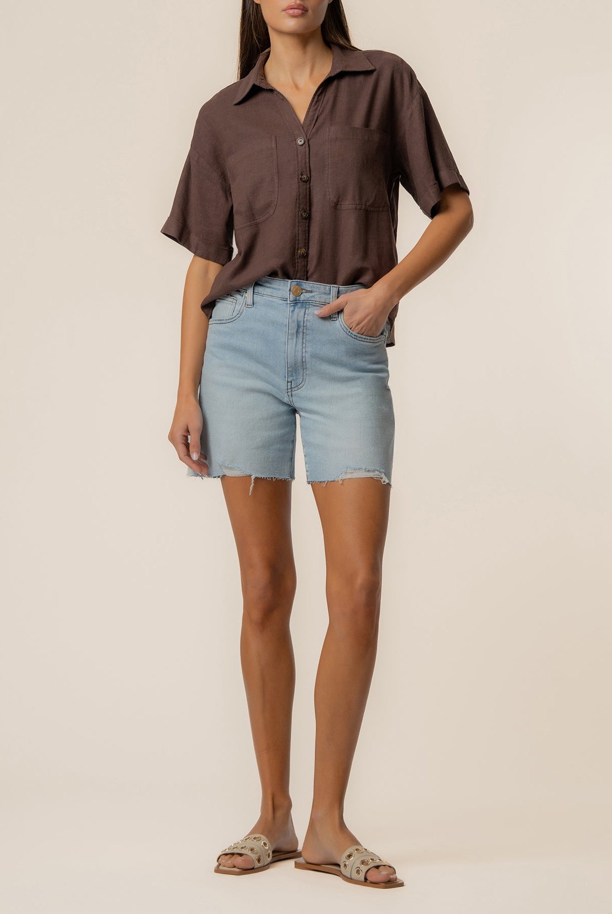 Kut from the Kloth brown short sleeve button down collared linen top