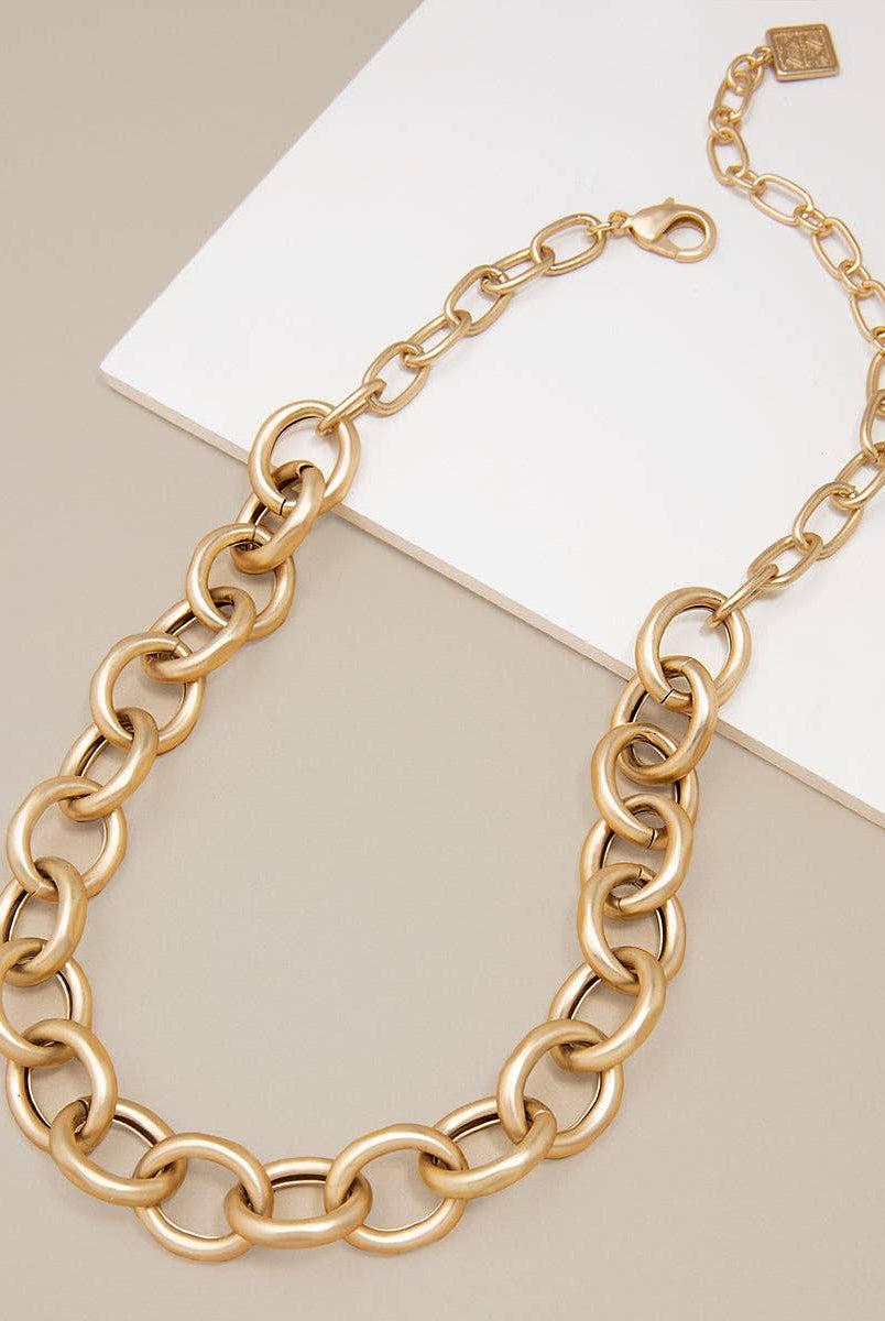 Zenzii Classic Matte Oval Links Collar Necklace in Matte Gold