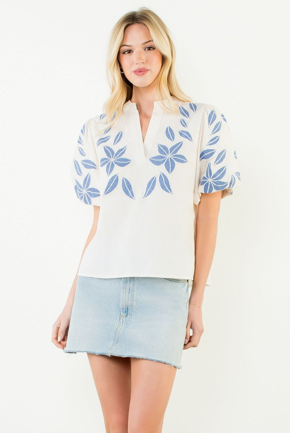 THML Puff Sleeve Floral Embroidery V-Neck Top in White