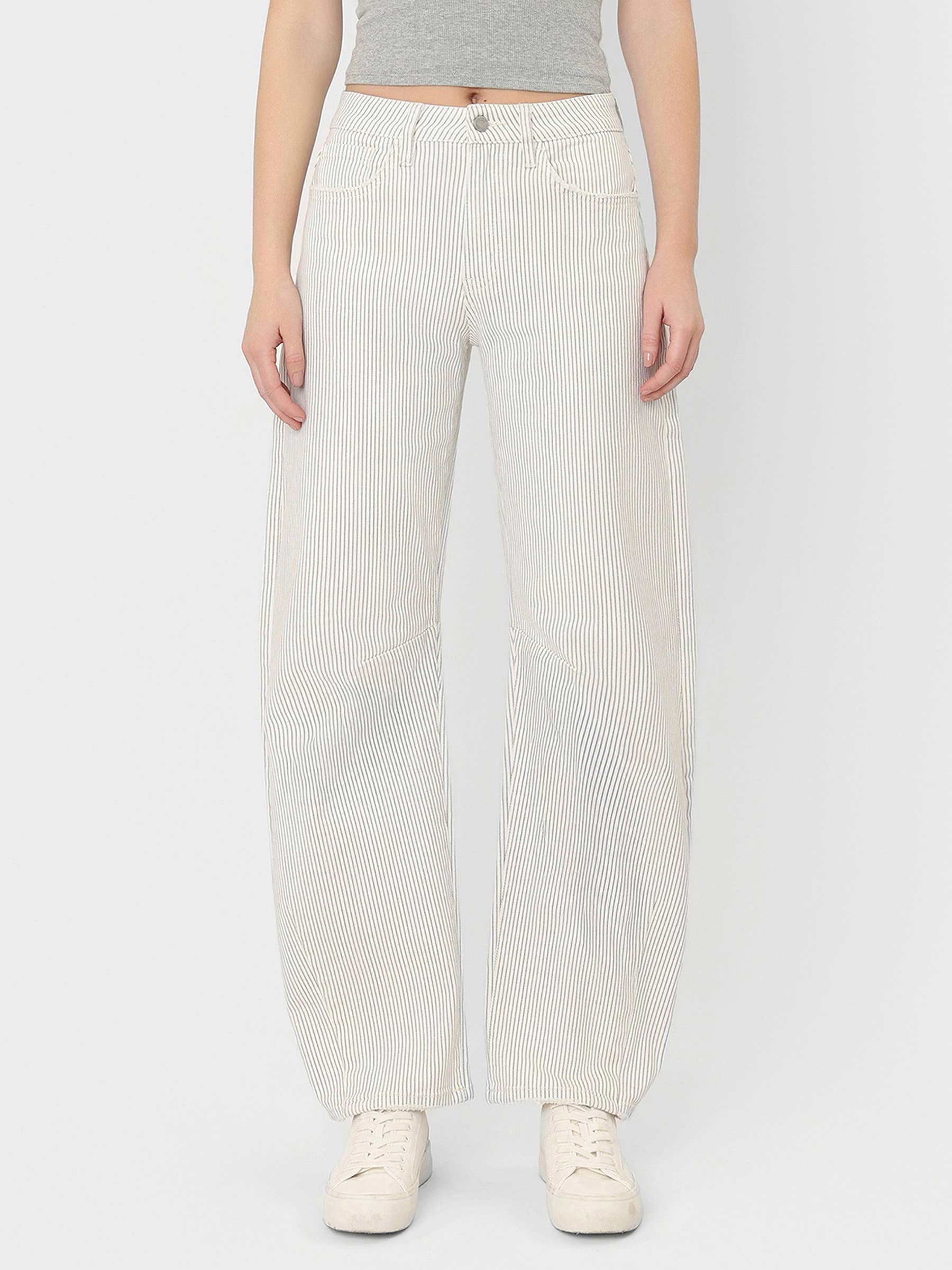 Lightly Colored, striped Barrel Jeans