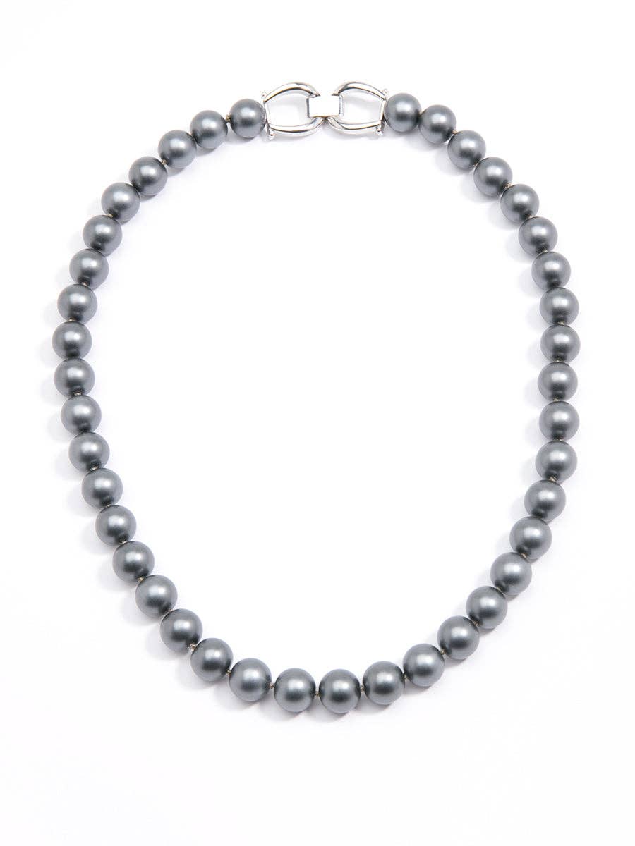Zenzii Classic Pearl Strand Necklace in Gray
