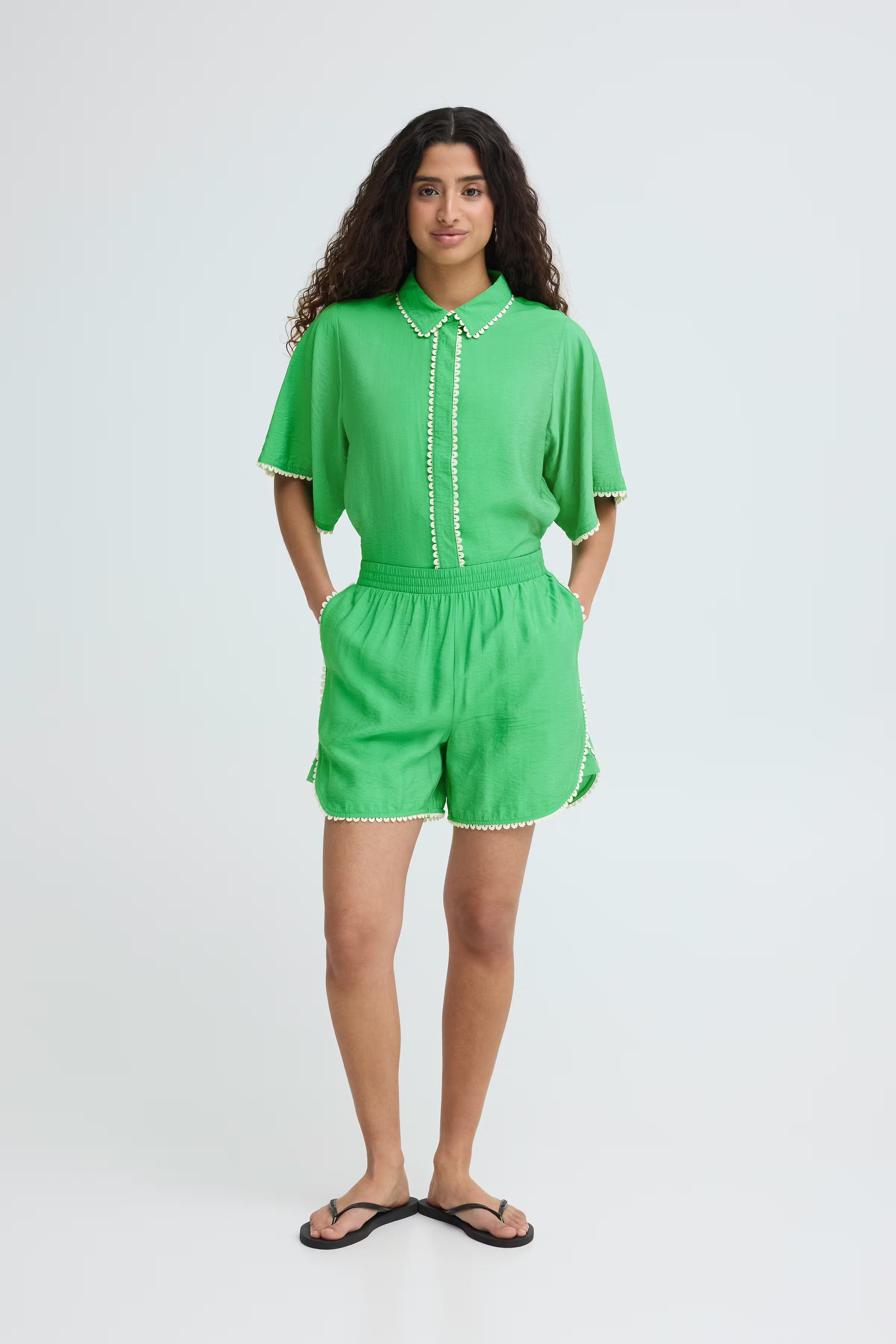 green scalloped edge collar blouse
