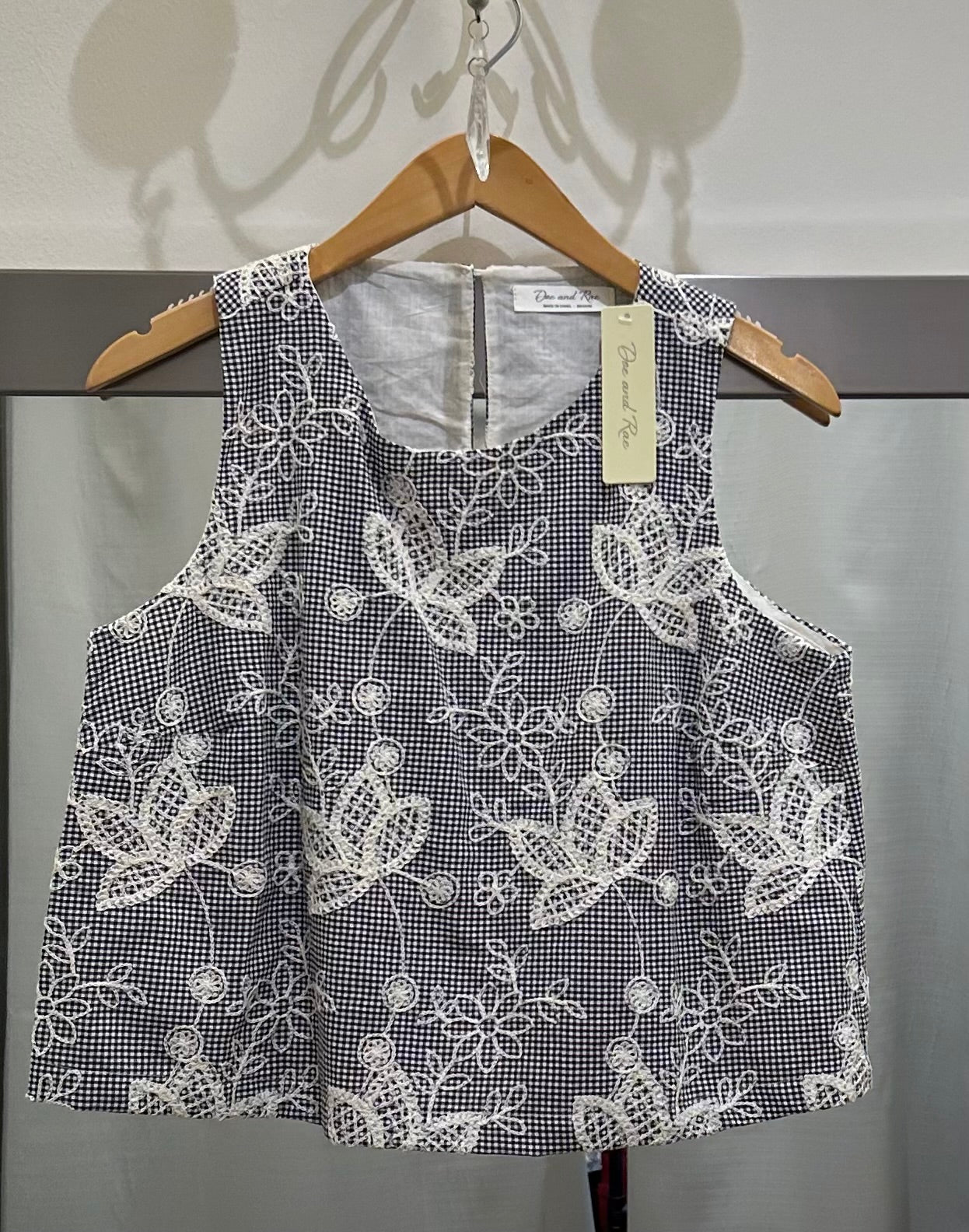 Sleeveless Top with floral pattern on black gingham