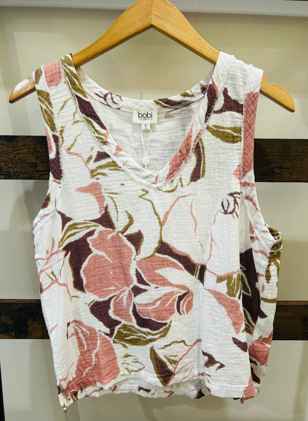V-Neck Raw Edge Tank in Summer Romance