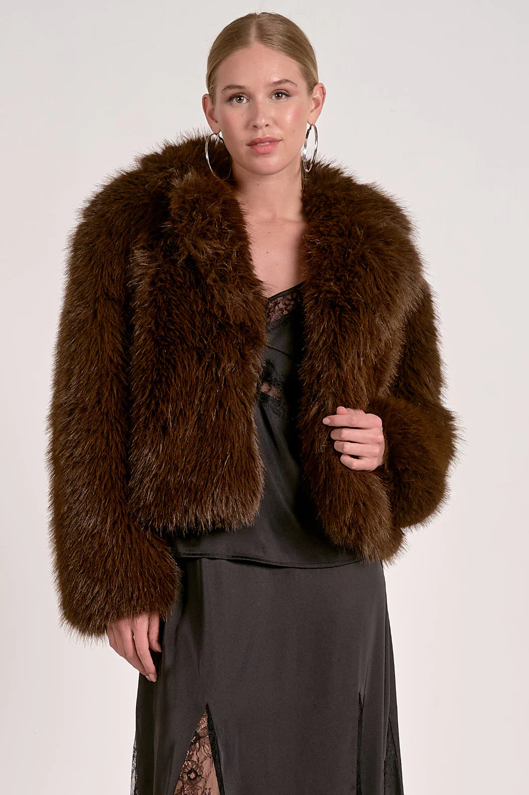 Woman wearing a brown fur 
