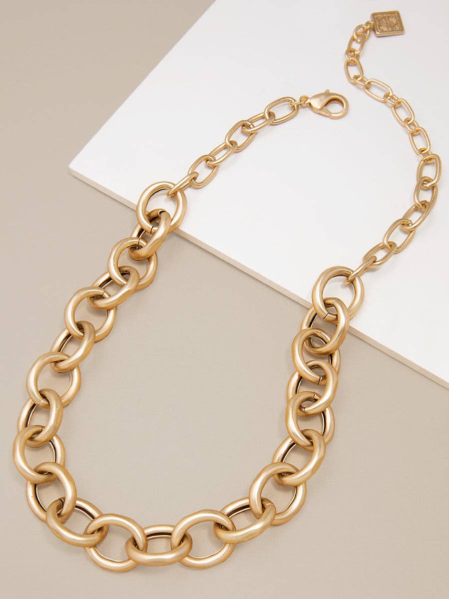 Zenzii Classic Matte Oval Links Collar Necklace in Matte Gold