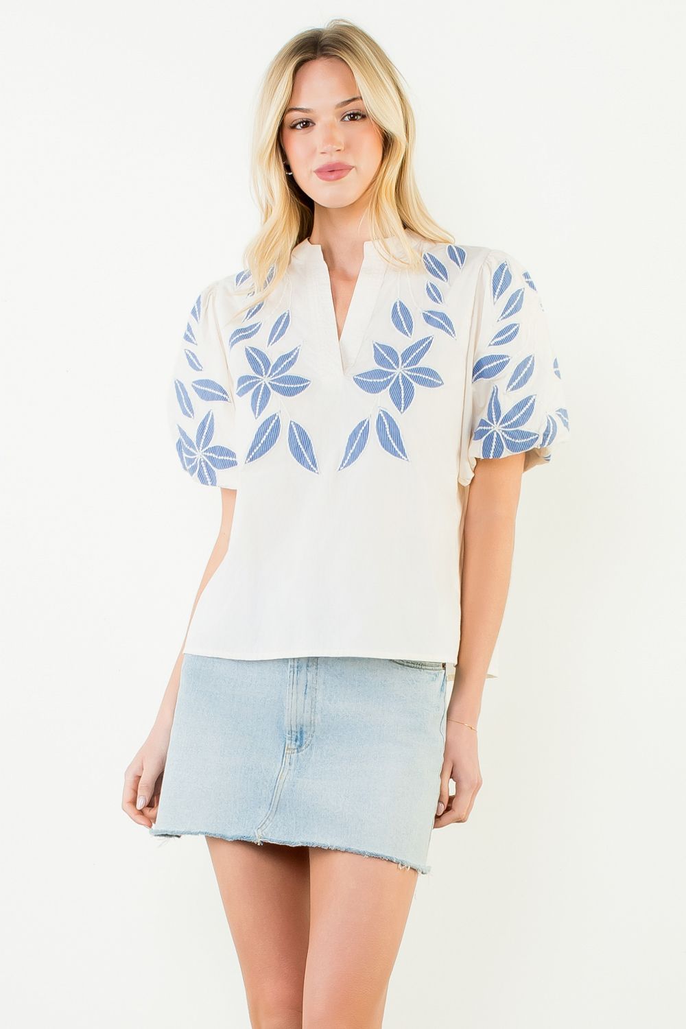 THML Puff Sleeve Floral Embroidery V-Neck Top in White